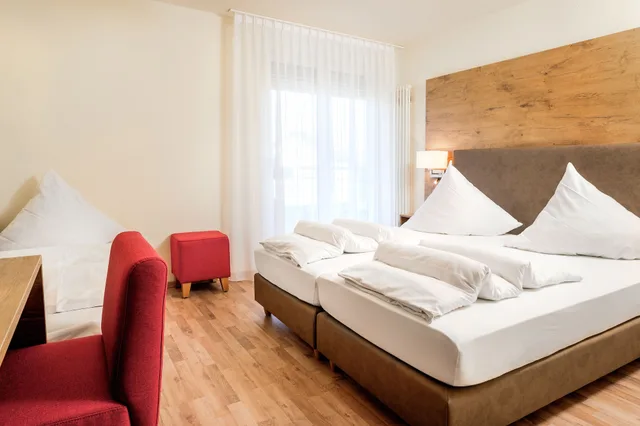 غرفة ثلاثية بسرير كينج وسرير فردي، Hotel Mythos 1/4