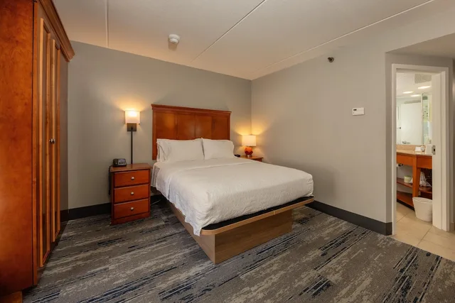 Room, Queen Bed, Hampton Inn Wheeling 4/7