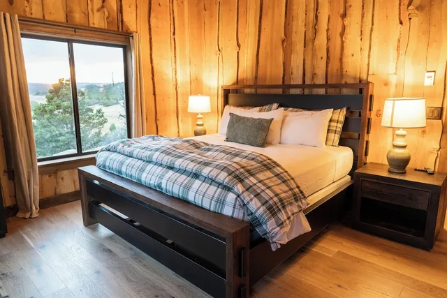 Lodge, 6 Beds, 3 King Beds, Zion Mountain Ranch 2/8
