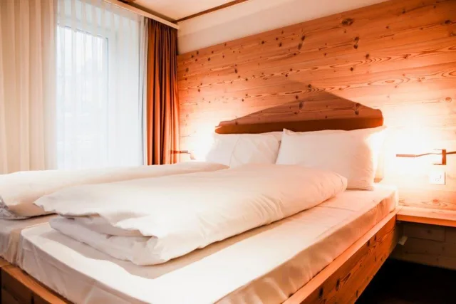 Room, Twin Beds, Boutique Hotel Waldegg Horw 5/6