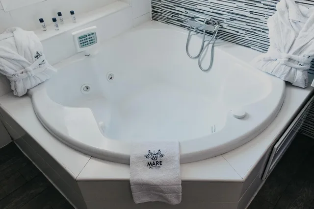 جناح جونيور، MARE HOTEL 4/4