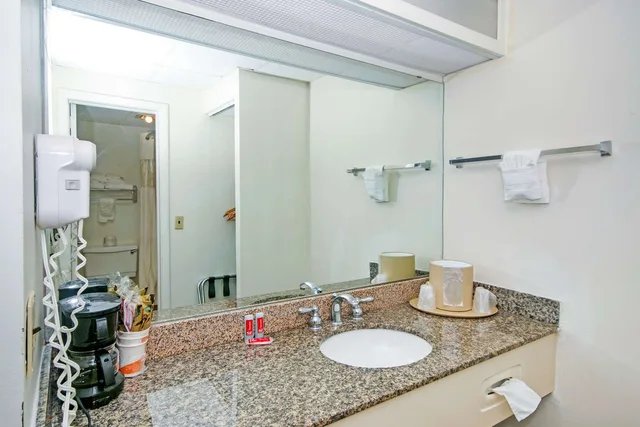 جناح بسريرين مزدوجين، Americas Best Value Inn Pilot Mountain 3/3