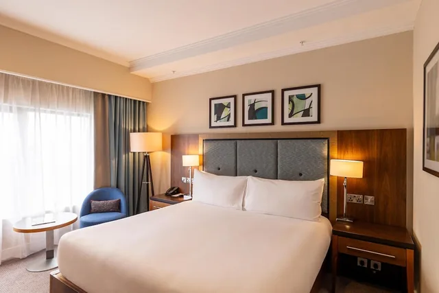 Deluxe, Queen Bed, DoubleTree by Hilton London Victoria 5/9