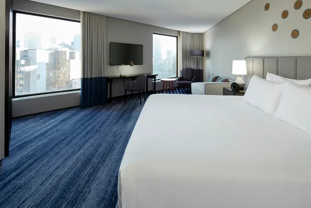 غرفة تنفيذية ركنية بسرير كينج، DoubleTree by Hilton Montreal 1/3