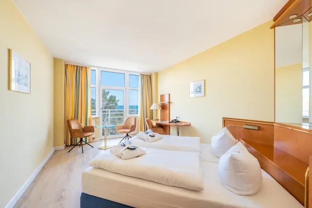 غرفة بسرير مزدوج بإطلالة على البحر، Arkona Strandhotel 2/4
