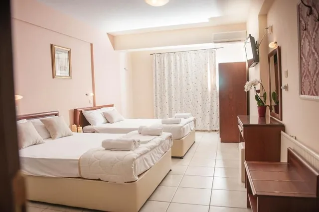 غرفة رباعية بسرير مزدوج وسريرين منفصلين، Hotel Vizantio 4/7
