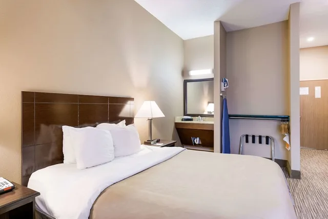 غرفة بسرير كوين لذوي الإعاقة، Quality Inn I-70 Near Kansas Speedway 3/10