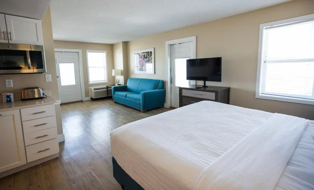 Deluxe, Suite, King Bed, Sea View, Commander Hotel 1/3