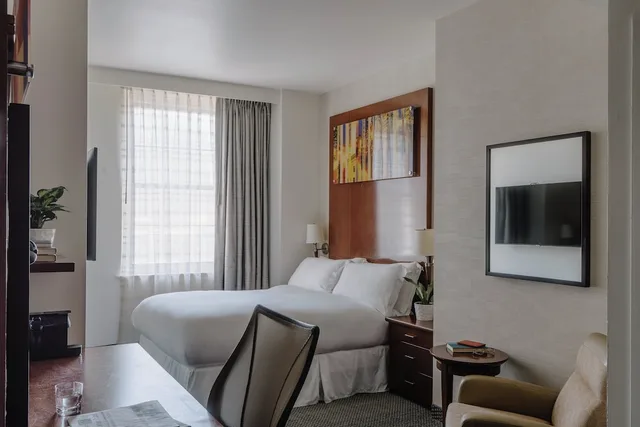 غرفة قياسية بسرير كوين، Club Quarters Hotel In Philadelphia 1/7