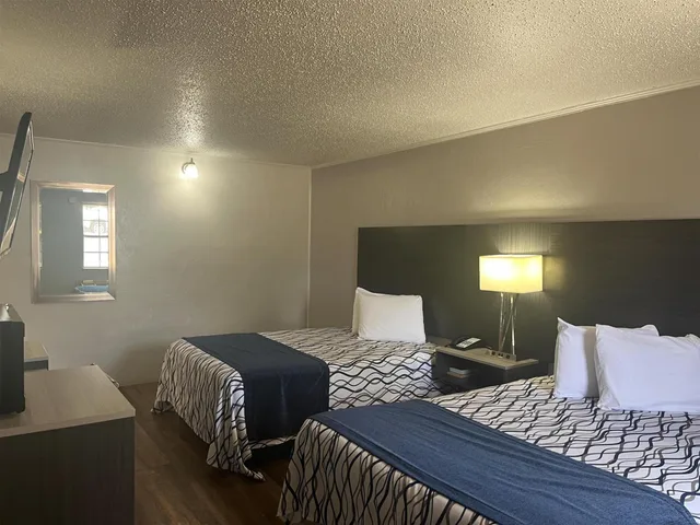 2 Queen Beds Non-Smoking, Micfridge، Motel6 New Boston, TX 1/8