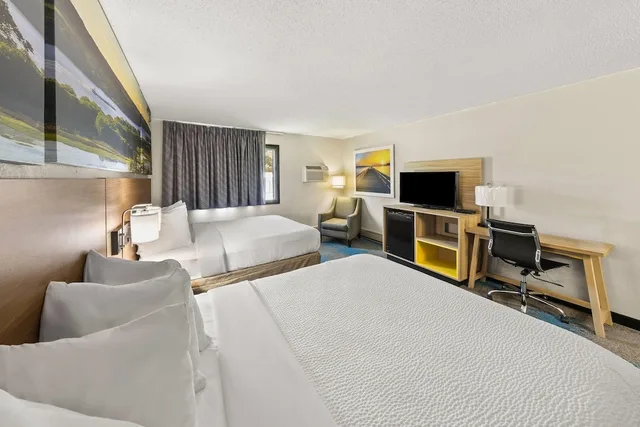 غرفة بسريرين كوين لذوي الإعاقة، Days Inn by Wyndham Winona 2/10