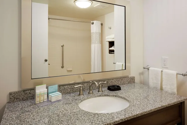 استوديو بسريرين كوين، Hampton Inn & Suites Minneapolis/West-Minnetonka 2/3
