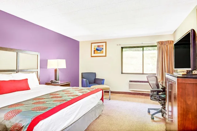 غرفة بسرير كينج، Ramada By Wyndham Rockaway 1/2