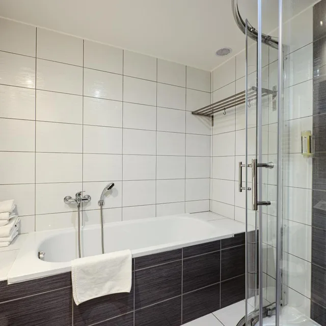 جناح، Hotel Vega Luhacovice 5/6