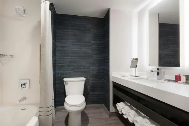 Studio, Suite, 2 Queen Beds, City or Courtyard View, Balcony, Corner، Boulder Marriott 2/2