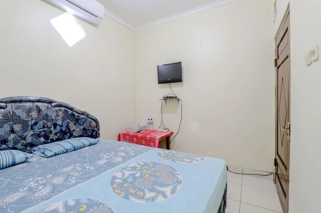Standard, King Bed, Penginapan Barokah by ZUZU 7/10