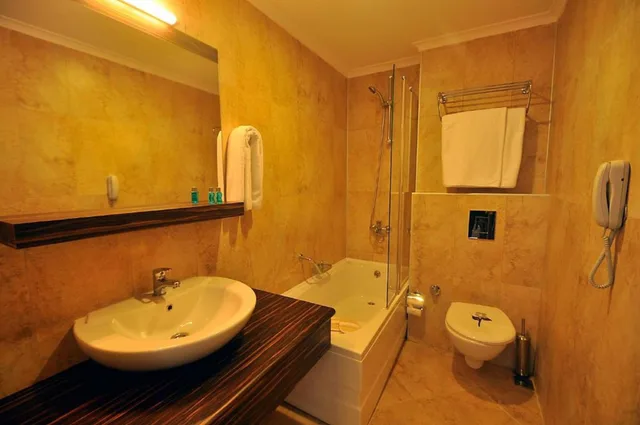 غرفة قياسية ثلاثية، Sunny Hill Alya Hotel 6/8
