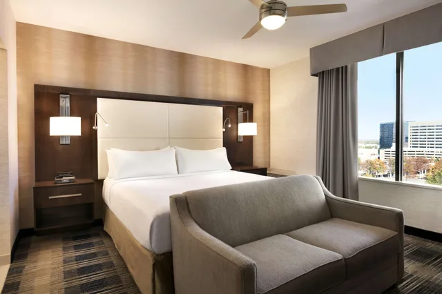 جناح بريميير بسرير كينج بغرفة نوم واحدة، Homewood Suites By Hilton Arlington Rosslyn Key Bridge 1/4
