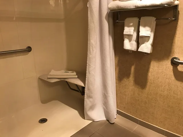 غرفة قياسية بسريرين كوين لذوي الإعاقة، Best Western Plus Revere Inn & Suites 7/7