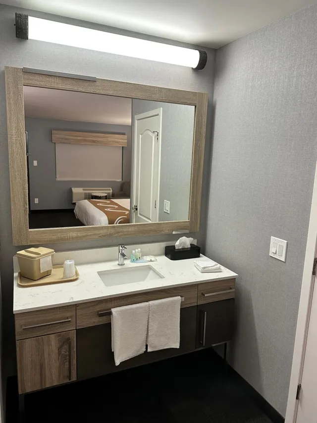 غرفة ديلوكس بسرير كينج، Quality Inn Near Chico State 6/6
