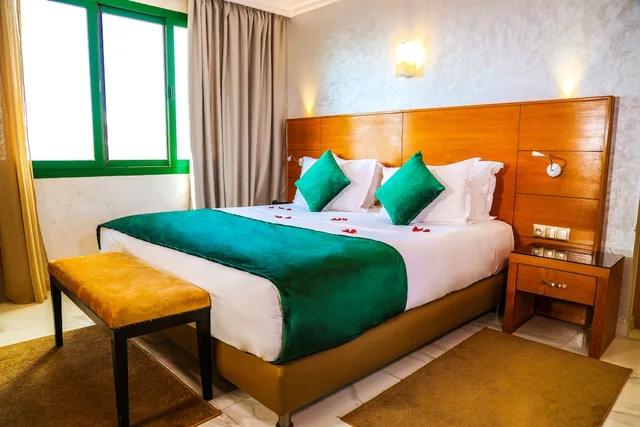 جناح عائلي بثلاثة أسرّة وسرير كوين بغرفتي نوم مع أريكة، Argana Hotel 3/10