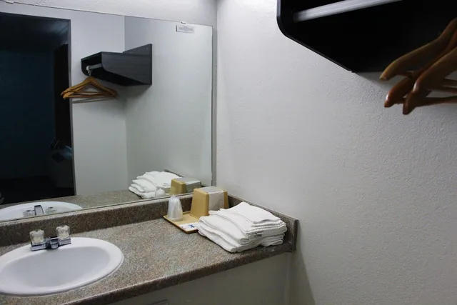 2 Queen Beds Non-Smoking, Micfridge، Motel6 New Boston, TX 8/8