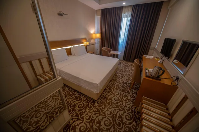 Deluxe, Double Bed, Grand Itimat Hotel 4/10