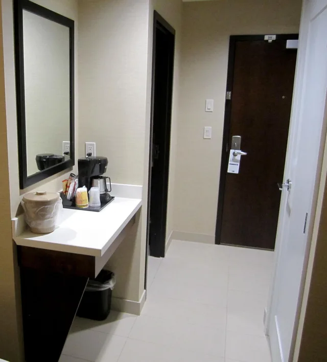 جناح لذوي الإعاقة، HOLIDAY INN EXPRESS GOLDEN KICKING HORSE 4/4