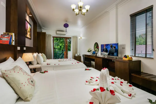 غرفة ثلاثية بشرفة، Hanoi Stella Hotel 2/3