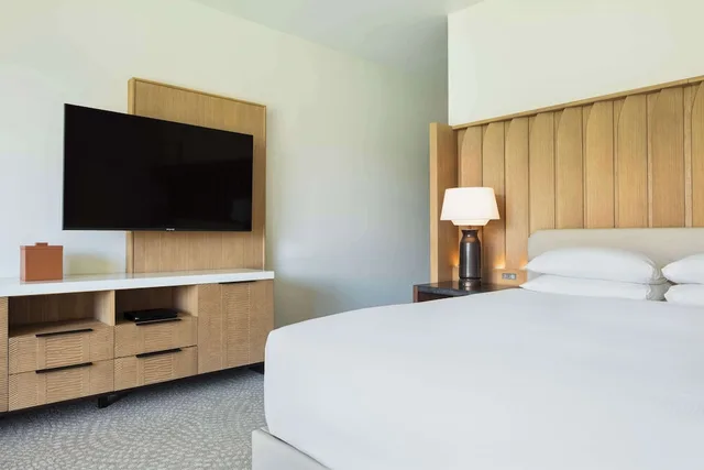Renovated, Palace, King Bed, Ocean View, Sofa, Hilton Waikoloa Village 6/8