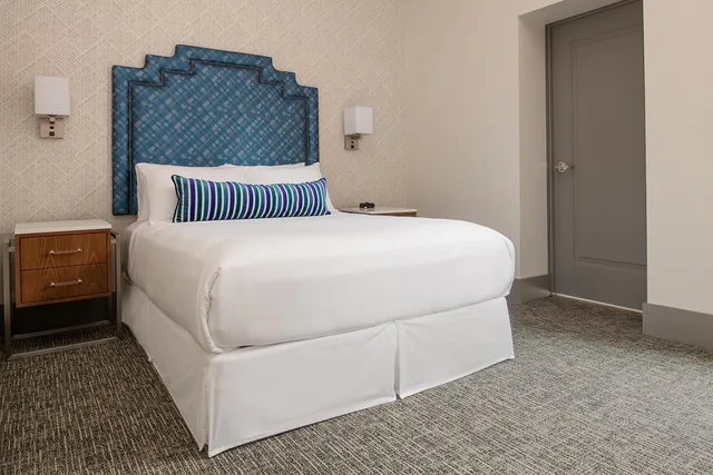 غرفة بسرير كوين بإطلالة على الفناء لذوي الإعاقة، Harlow Hotel 1/3