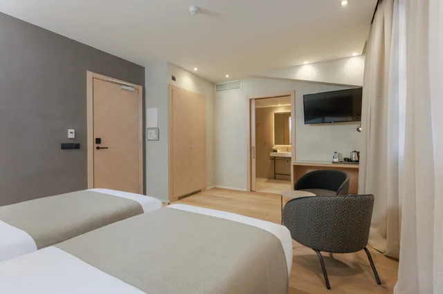 Superior, Double or Twin Bed, Gran Hotel Barcino 8/10