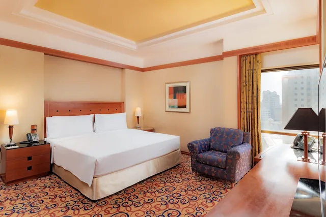 غرفة قياسية بسرير كينج للمدخنين، Holiday Inn Kuwait 5/10