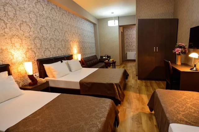Standard, Quadruple, Queen and Twin Beds, Hotel Diamond Dat Exx Company 1/2
