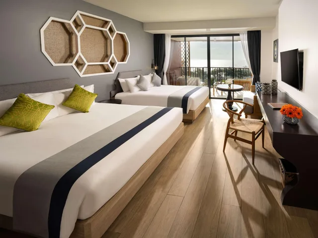 غرفة ديلوكس بسرير مزدوج بإطلالة على الجبل، Avista Grande Phuket Karon MGallery 4/10