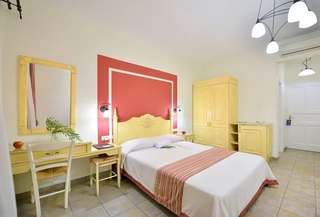 غرفة قياسية بسرير مزدوج بإطلالة على البحر، Pelican Town Hotel 2/6