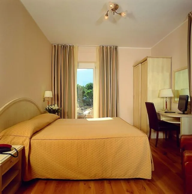 غرفة قياسية بسرير مزدوج، Albergo Villa Edy 3/6