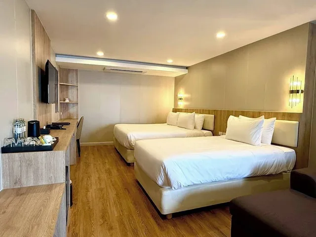 غرفة بريميوم ثلاثية بسرير كينج، Golden Jomtien Beach Hotel 2/4