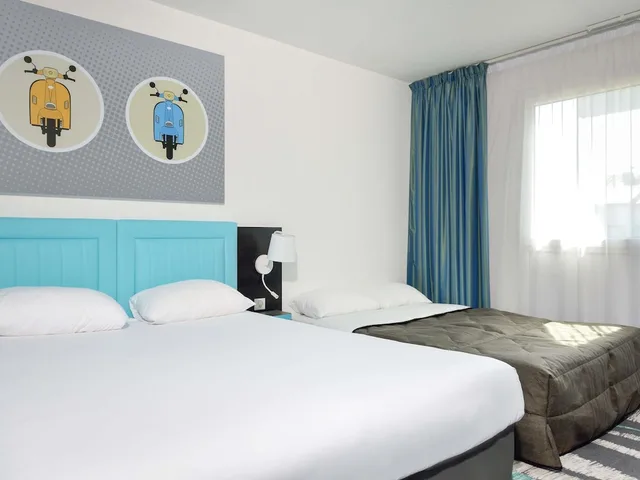 غرفة قياسية بسرير مزدوج وسريرين منفصلين، Ibis Styles Angouleme Nord 1/4
