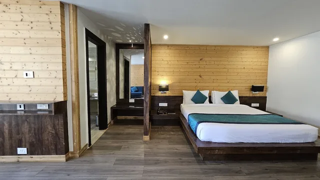 Deluxe, Suite, Double Bed, Yashshree Sanderling 6/10