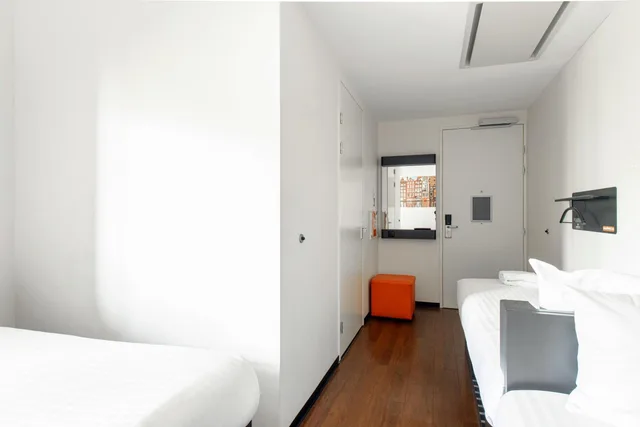 غرفة رباعية لذوي الإعاقة، easyHotel Amsterdam City Centre 5/8