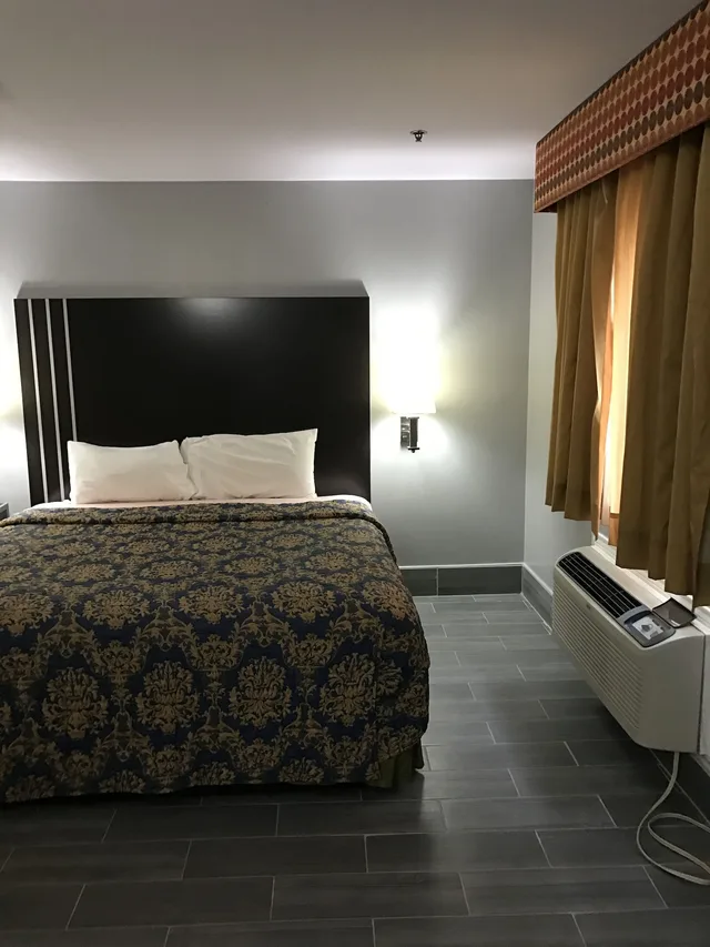 غرفة بسرير كوين للمدخنين، Express Inn Weslaco Mercedes 1/5