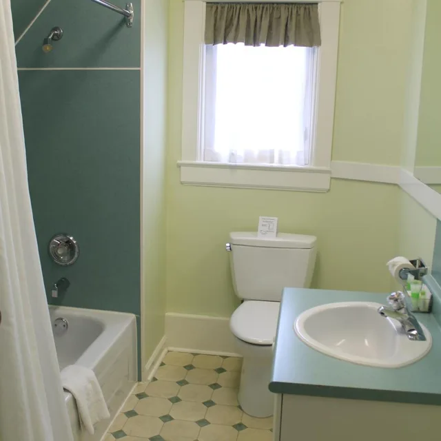 جناح بإطلالة على الحديقة مع أريكة، James Bay Inn Hotel Suites Cottage 2/3