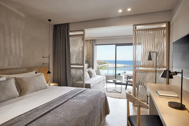 Suite, Queen Bed, 2 Sofa, Swim Up Pool, Ella Helea 2/8