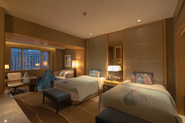 غرفة بريميوم بسرير كينج وسريرين منفصلين، Intercontinental Ningbo 8/15