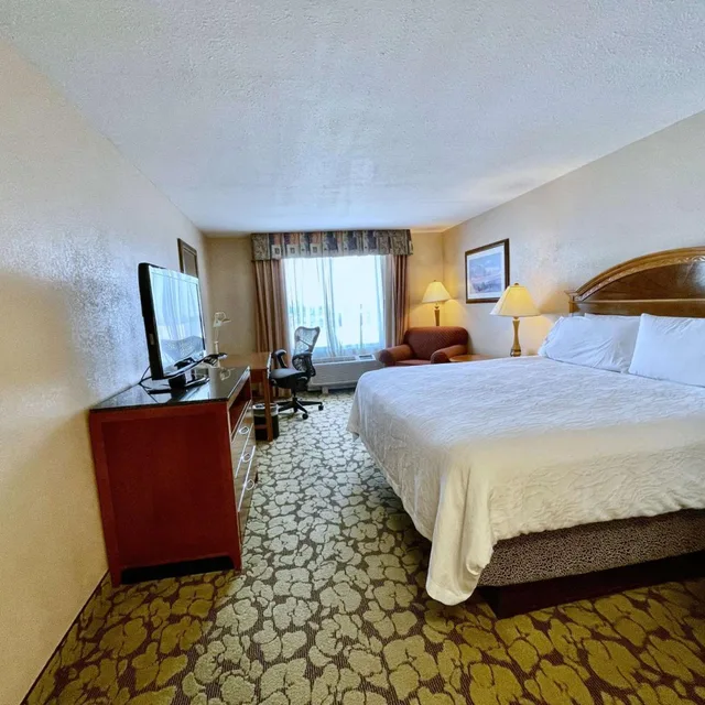 غرفة بسرير كينج بجاكوزي، ACP Hotel Houston Westchase, MOD Collection by Sonesta 7/10