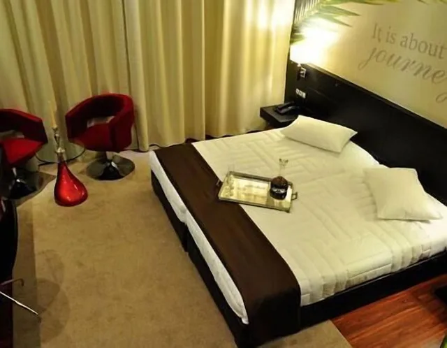 غرفة قياسية ثلاثية بثلاثة أسرّة، Gallery Art Hotel 8/10