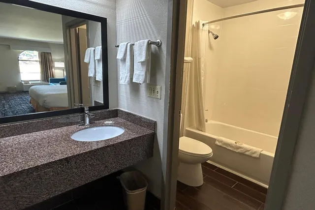 غرفة بسريرين كوين، Days Inn & Suites By Wyndham Stockbridge South Atlanta 4/5