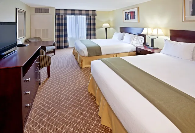 غرفة قياسية بسريرين كوين لذوي الإعاقة، Holiday Inn Express Hotel and Suites Chehalis-Centralia 1/2