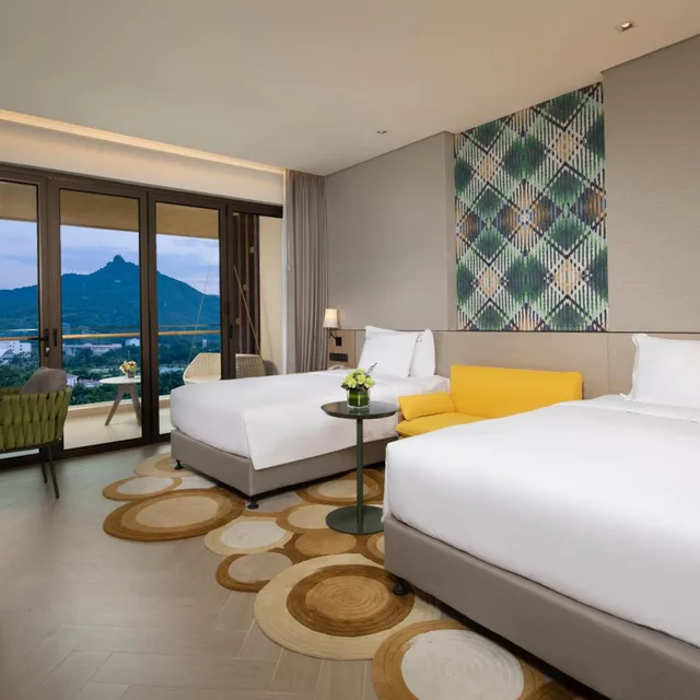 غرفة بريميوم بسريرين منفصلين بإطلالة على الجبل، Holiday Inn Resort Qionghai Guantang 4/8